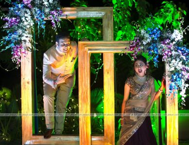 outdoor-prop-and-flower-decoration-ideas-wooden-frames-decorated-with-fresh-flowers